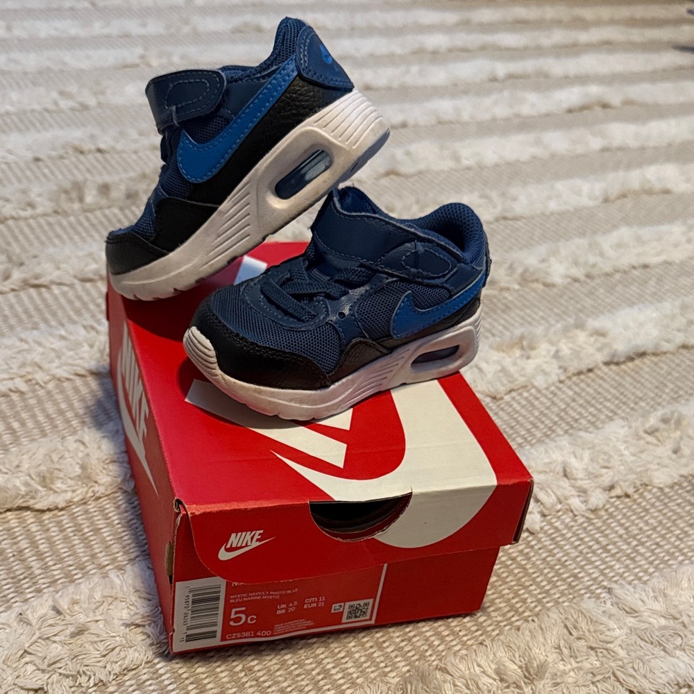 Nike Kids Navy and Black Sneakers